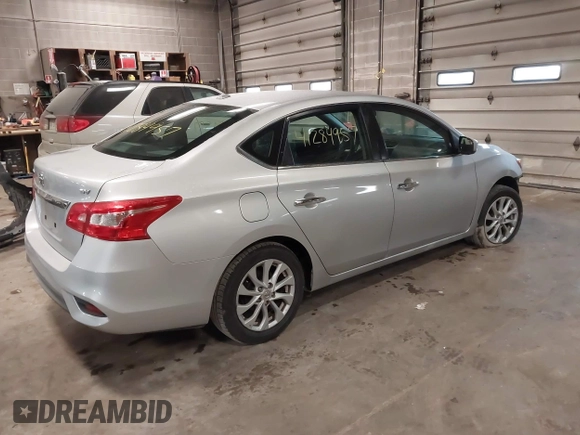 2019 Nissan Sentra S z VIN 3N1AB7AP7KY345072, wystawiony jako IAAI lot #41284957 z przebiegiem 104 084 mil mil oraz . Historia ofert i sprzedaży dostępna na DreamBid. Obrazek 4.