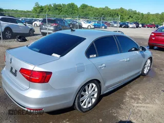 2015 Volkswagen Jetta GLI SEL с VIN 3VW4S7AJXFM345552, выставлен на аукционе IAAI как лот 42202133 с пробегом 111 303 миль миль и . История ставок и продаж доступна на DreamBid. Изображение 4.