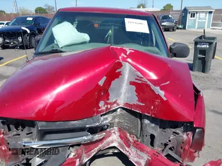 2002 Chevrolet S-10 LS with VIN 1GCCS19W828146820, listed as a IAAI auction lot 41946005 with Not Provided miles. Bid and sale history available at carsss.com. Image 10.