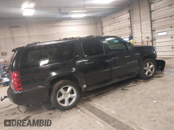 2008 Chevrolet Suburban LT w/3LT with VIN 1GNFK16388J153783, listed as a IAAI auction lot 42080742 with 301,158 mi miles. Bid and sale history available at carsss.com. Image 4.