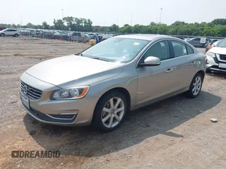 2016 Volvo S60 T5 Premier z VIN YV1612TK4G1394049, wystawiony jako IAAI lot #42491627 z przebiegiem 80 954 mil mil oraz . Historia ofert i sprzedaży dostępna na DreamBid. Obrazek 17.