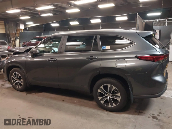2023 Toyota Highlander L z VIN 5TDKDRBH2PS022528, wystawiony jako IAAI lot #42001557 z przebiegiem 29 527 mil mil oraz . Historia ofert i sprzedaży dostępna na DreamBid. Obrazek 14.