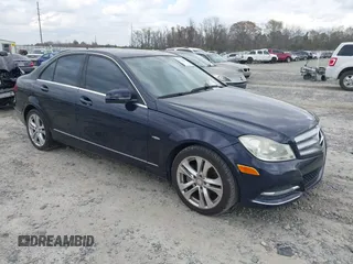 2012 Mercedes-Benz C 250 Sport z VIN WDDGF4HB4CA610062, wystawiony jako IAAI lot #41788952 z przebiegiem 78 183 mil mil oraz . Historia ofert i sprzedaży dostępna na DreamBid. Obrazek 1.