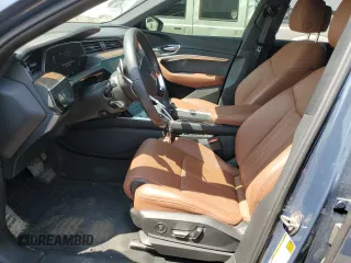 2021 Audi e-tron Sportback Prestige z VIN WA13ABGE6MB007966, wystawiony jako Copart lot #64278064 z przebiegiem 26 989 mil mil oraz Szkody całkowita. Historia ofert i sprzedaży dostępna na DreamBid. Obrazek 7.