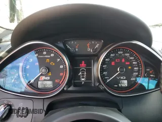 2015 Audi R8 z VIN WUAKNAFG7F7001816, wystawiony jako Copart lot #52622535 z przebiegiem 97 829 mil mil oraz Szkody całkowita. Historia ofert i sprzedaży dostępna na DreamBid. Obrazek 9.