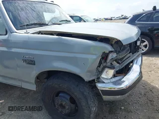 1996 Ford F-350 с VIN 1FTJW35F2TEA86632, выставлен на аукционе IAAI как лот 42097863 с пробегом 221 399 миль миль и . История ставок и продаж доступна на DreamBid. Изображение 17.