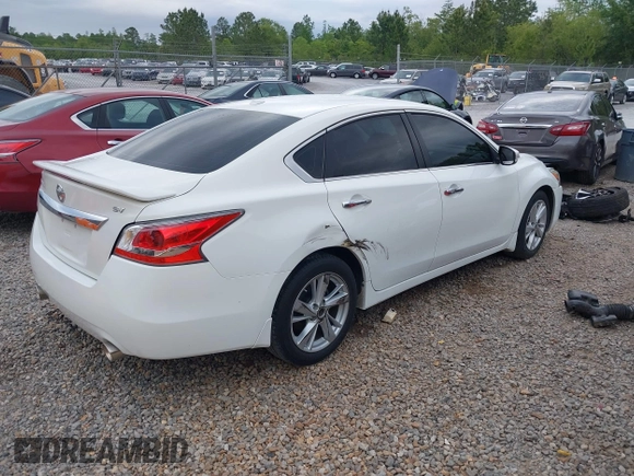 2015 Nissan Altima SV z VIN 1N4AL3AP1FC439021, wystawiony jako IAAI lot #42027354 z przebiegiem 96 729 mil mil oraz . Historia ofert i sprzedaży dostępna na DreamBid. Obrazek 4.