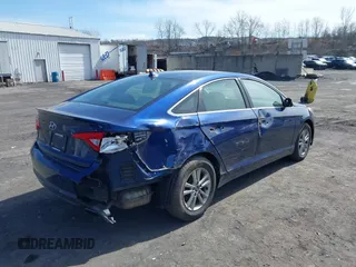 2015 Hyundai Sonata SE z VIN 5NPE24AF7FH158728, wystawiony jako IAAI lot #41841372 z przebiegiem 128 948 mil mil oraz . Historia ofert i sprzedaży dostępna na DreamBid. Obrazek 4.