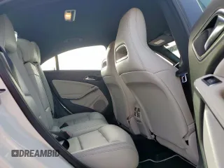 2019 Mercedes-Benz CLA 250 z VIN WDDSJ4GB8KN725250, wystawiony jako Copart lot #56560205 z przebiegiem 55 065 mil mil oraz Szkoda całkowita • Salvage title. Historia ofert i sprzedaży dostępna na DreamBid. Obrazek 10.