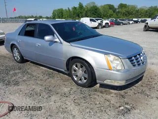 2006 Cadillac DTS 1SD z VIN 1G6KD57Y86U110272, wystawiony jako IAAI lot #42059673 z przebiegiem 147 610 mil mil oraz . Historia ofert i sprzedaży dostępna na DreamBid. Obrazek 1.