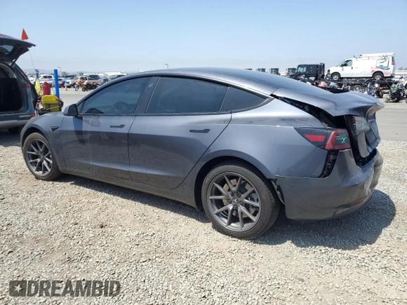 2023 Tesla Model 3 z VIN 5YJ3E1EA2PF652748, wystawiony jako Copart lot #57990705 z przebiegiem 37 922 mil mil oraz Szkoda całkowita • Salvage title. Historia ofert i sprzedaży dostępna na DreamBid. Obrazek 2.