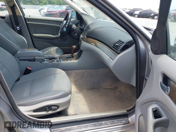 2003 BMW 3 Series 325i with VIN WBAET374X3NJ35921, listed as a IAAI auction lot 42321401 with 209,483 mi miles and . Bid and sale history available at DreamBid. Image 5.