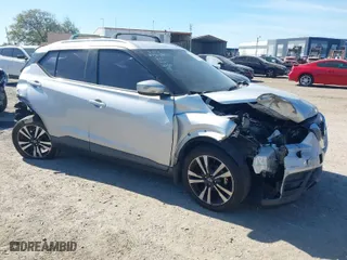 2018 Nissan Kicks SR with VIN 3N1CP5CU5JL532145, listed as a IAAI auction lot 41806458 with 109,721 mi miles. Bid and sale history available at carsss.com. Image 1.