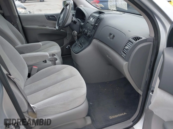 2008 Kia Sedona LX with VIN KNDMB233X86247628, listed as a IAAI auction lot 41918756 with 89,463 mi miles. Bid and sale history available at carsss.com. Image 5.