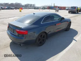 2009 Audi A5 z VIN WAUDK78T09A017324, wystawiony jako IAAI lot #41792872 z przebiegiem 212 612 mil mil oraz . Historia ofert i sprzedaży dostępna na DreamBid. Obrazek 4.