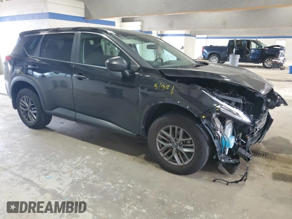 2023 Nissan Rogue S z VIN 5N1BT3AB1PC751419, wystawiony jako Copart lot #56725715 z przebiegiem 109 373 mil mil oraz Szkoda całkowita • Salvage title. Historia ofert i sprzedaży dostępna na DreamBid. Obrazek 4.