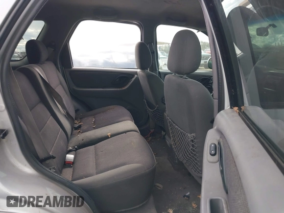 2002 Ford Escape XLT Choice with VIN 1FMYU04152KA39941, listed as a IAAI auction lot 41753639 with 209,016 mi miles. Bid and sale history available at carsss.com. Image 8.