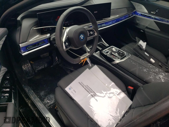 2023 BMW i7 xDrive60 z VIN WBY53EJ01PCM98516, wystawiony jako Copart lot #85778524 z przebiegiem 397 mil mil oraz Szkody całkowita. Historia ofert i sprzedaży dostępna na DreamBid. Obrazek 8.