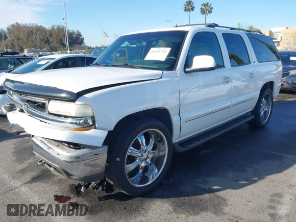 2002 Chevrolet Suburban LS with VIN 1GNEC16T32J198422, listed as a IAAI auction lot 41699753 with 204,504 mi miles. Bid and sale history available at carsss.com. Image 2.