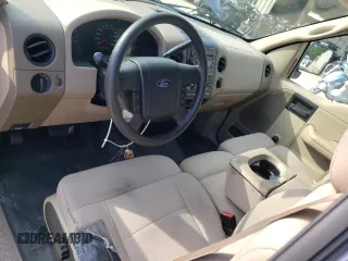 2004 Ford F-150 XL z VIN 1FTRF12WX4NB19843, wystawiony jako Copart lot #63184855 z przebiegiem 275 692 mil mil oraz Szkoda całkowita • Salvage title. Historia ofert i sprzedaży dostępna na DreamBid. Obrazek 8.