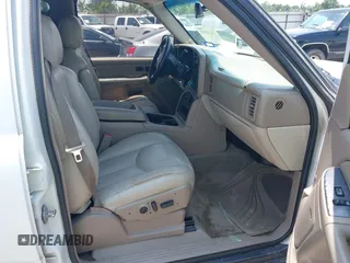 2005 Chevrolet Suburban LS with VIN 3GNEC16Z35G279673, listed as a IAAI auction lot 42428085 with 290,108 mi miles and . Bid and sale history available at DreamBid. Image 5.