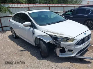 2015 Ford Focus SE z VIN 1FADP3F26FL277885, wystawiony jako IAAI lot #42877362 z przebiegiem 112 456 mil mil oraz . Historia ofert i sprzedaży dostępna na DreamBid. Obrazek 1.