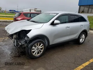 2019 Kia Sorento LX z VIN 5XYPG4A54KG570401, wystawiony jako Copart lot #55602335 z przebiegiem 223 449 mil mil oraz Tytuł czysty. Historia ofert i sprzedaży dostępna na DreamBid. Obrazek 1.