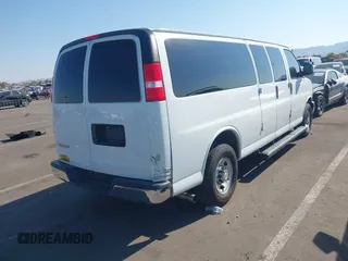 2020 Chevrolet Express Passenger LT z VIN 1GAZGPFG0L1246277, wystawiony jako IAAI lot #41466764 z przebiegiem 270 954 mil mil oraz . Historia ofert i sprzedaży dostępna na DreamBid. Obrazek 4.