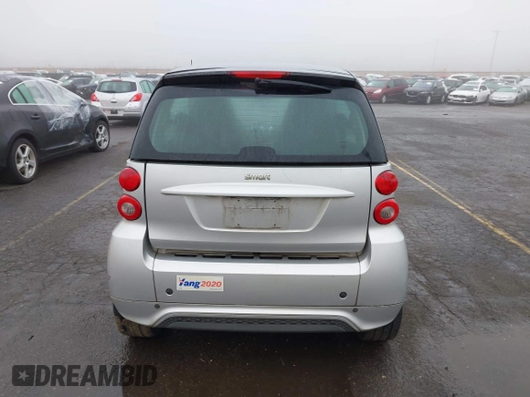 2015 Smart fortwo Passion with VIN WMEEJ3BA9FK819985, listed as a IAAI auction lot 41879486 with 79,394 mi miles. Bid and sale history available at carsss.com. Image 16.
