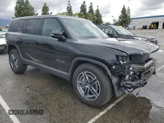 2025 Rivian R1S Adventure z VIN 7PDSGBBA2SN047518, wystawiony jako Copart lot #47992215 z przebiegiem 3836 mil mil oraz Szkody całkowita. Historia ofert i sprzedaży dostępna na DreamBid. Obrazek 4.
