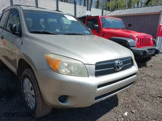 2006 Toyota RAV4 with VIN JTMZD33V866004405, listed as a IAAI auction lot 42090377 with 132,232 mi miles. Bid and sale history available at carsss.com. Image 13.