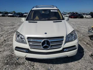2011 Mercedes-Benz GL 550 z VIN 4JGBF8GE4BA727500, wystawiony jako Copart lot #55490605 z przebiegiem 117 741 mil mil oraz Szkody całkowita. Historia ofert i sprzedaży dostępna na DreamBid. Obrazek 5.