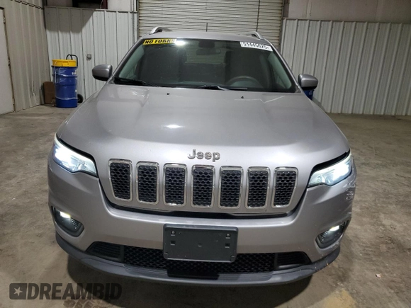 2019 Jeep Cherokee Latitude z VIN 1C4PJLCB5KD242546, wystawiony jako Copart lot #51445625 z przebiegiem 140 256 mil mil oraz Szkoda całkowita • Salvage title. Historia ofert i sprzedaży dostępna na DreamBid. Obrazek 5.