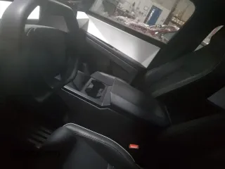 2024 Tesla Cybertruck z VIN 7G2CEHED7RA019582, wystawiony jako Copart lot #87906725 z przebiegiem Nie podano mil oraz Szkoda całkowita • Salvage title. Historia ofert i sprzedaży dostępna na DreamBid. Obrazek 8.