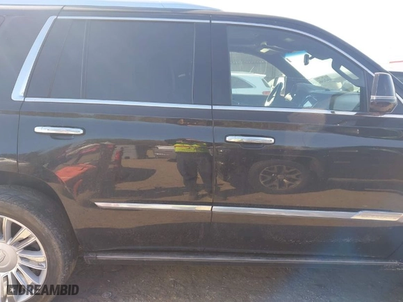 2016 Cadillac Escalade Platinum with VIN 1GYS4DKJ3GR217116, listed as a IAAI auction lot 41679348 with 122,811 mi miles. Bid and sale history available at carsss.com. Image 13.