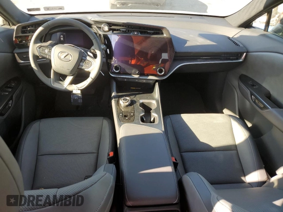 2024 Lexus RZ 300e Premium z VIN JTJABABBXRA001776, wystawiony jako Copart lot #76914814 z przebiegiem 1391 mil mil oraz Szkody całkowita. Historia ofert i sprzedaży dostępna na DreamBid. Obrazek 8.