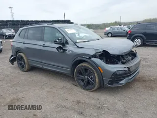 2024 Volkswagen Tiguan SE R-Line Black с VIN 3VV8B7AX7RM081396, выставлен на аукционе IAAI как лот 42079851 с пробегом 18 469 миль миль и . История ставок и продаж доступна на DreamBid. Изображение 1.