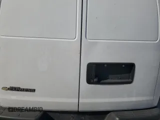 2023 Chevrolet Express Cargo z VIN 1GCWGAFP2P1247685, wystawiony jako Copart lot #58451505 z przebiegiem 33 453 mil mil oraz Szkody całkowita. Historia ofert i sprzedaży dostępna na DreamBid. Obrazek 10.