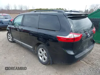 2018 Toyota Sienna LE Auto Access Seat with VIN 5TDKZ3DC8JS929730, listed as a IAAI auction lot 41898547 with 88,043 mi miles. Bid and sale history available at carsss.com. Image 3.