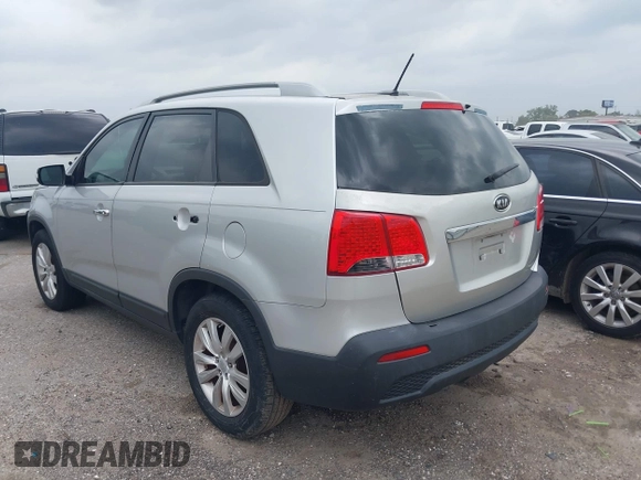 2011 Kia Sorento LX with VIN 5XYKT4A28BG086050, listed as a IAAI auction lot 41927414 with 177,402 mi miles. Bid and sale history available at carsss.com. Image 3.