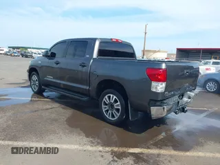 2011 Toyota Tundra z VIN 5TFEY5F14BX106229, wystawiony jako IAAI lot #42118006 z przebiegiem 96 465 mil mil oraz . Historia ofert i sprzedaży dostępna na DreamBid. Obrazek 3.