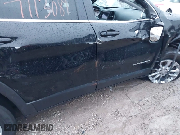 2019 Jeep Cherokee Latitude with VIN 1C4PJMCB8KD367868, listed as a IAAI auction lot 41465306 with 84,250 mi miles. Bid and sale history available at carsss.com. Image 21.