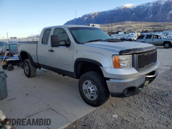 2011 GMC Sierra 2500HD Work Truck z VIN 1GT22ZCG1BZ362840, wystawiony jako Copart lot #83610494 z przebiegiem 226 482 mil mil oraz Szkoda całkowita • Salvage title. Historia ofert i sprzedaży dostępna na DreamBid. Obrazek 4.
