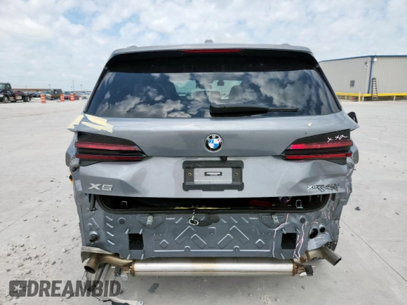 2024 BMW X5 xDrive40i with VIN 5UX23EU09R9T07066, listed as a Copart auction lot 61271495 with 18,042 mi miles and Salvage title. Bid and sale history available at DreamBid. Image 6.