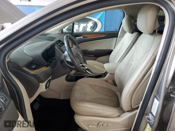 2017 Lincoln MKC Select z VIN 5LMCJ2D93HUL34678, wystawiony jako Copart lot #55308415 z przebiegiem 60 242 mil mil oraz Szkoda całkowita • Salvage title. Historia ofert i sprzedaży dostępna na DreamBid. Obrazek 7.