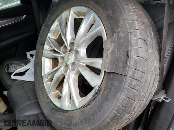 2020 Cadillac XT5 Luxury FWD z VIN 1GYKNAR45LZ224459, wystawiony jako Copart lot #46608945 z przebiegiem Nie podano mil oraz Szkoda całkowita • Salvage title. Historia ofert i sprzedaży dostępna na DreamBid. Obrazek 13.