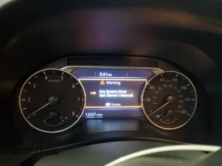 2025 Nissan Altima SV z VIN 1N4BL4DV2SN320249, wystawiony jako Copart lot #56504895 z przebiegiem 12 327 mil mil oraz Szkoda całkowita • Salvage title. Historia ofert i sprzedaży dostępna na DreamBid. Obrazek 9.