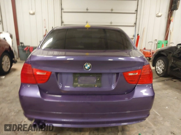 2011 BMW 3 Series 328i xDrive with VIN WBAPK7C51BA970197, listed as a IAAI auction lot 39435528 with 189,601 mi miles. Bid and sale history available at carsss.com. Image 17.