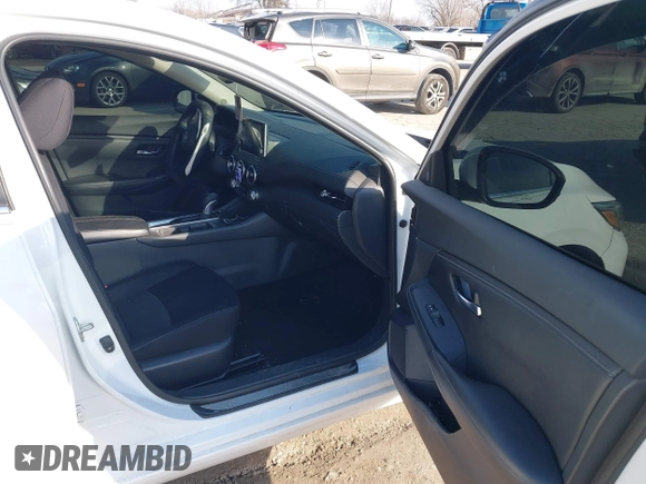 2020 Nissan Sentra SV with VIN 3N1AB8CV0LY285655, listed as a IAAI auction lot 41717955 with Not Provided miles. Bid and sale history available at carsss.com. Image 5.