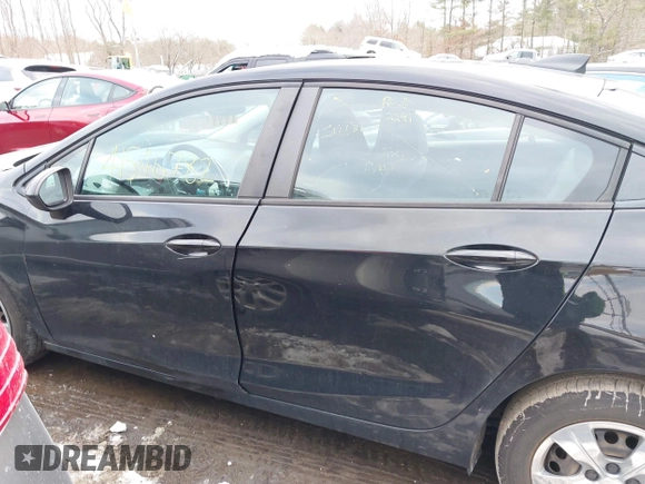 2017 Chevrolet Cruze LS z VIN 1G1BC5SM3H7138902, wystawiony jako IAAI lot #41546782 z przebiegiem 90 908 mil mil oraz . Historia ofert i sprzedaży dostępna na DreamBid. Obrazek 14.
